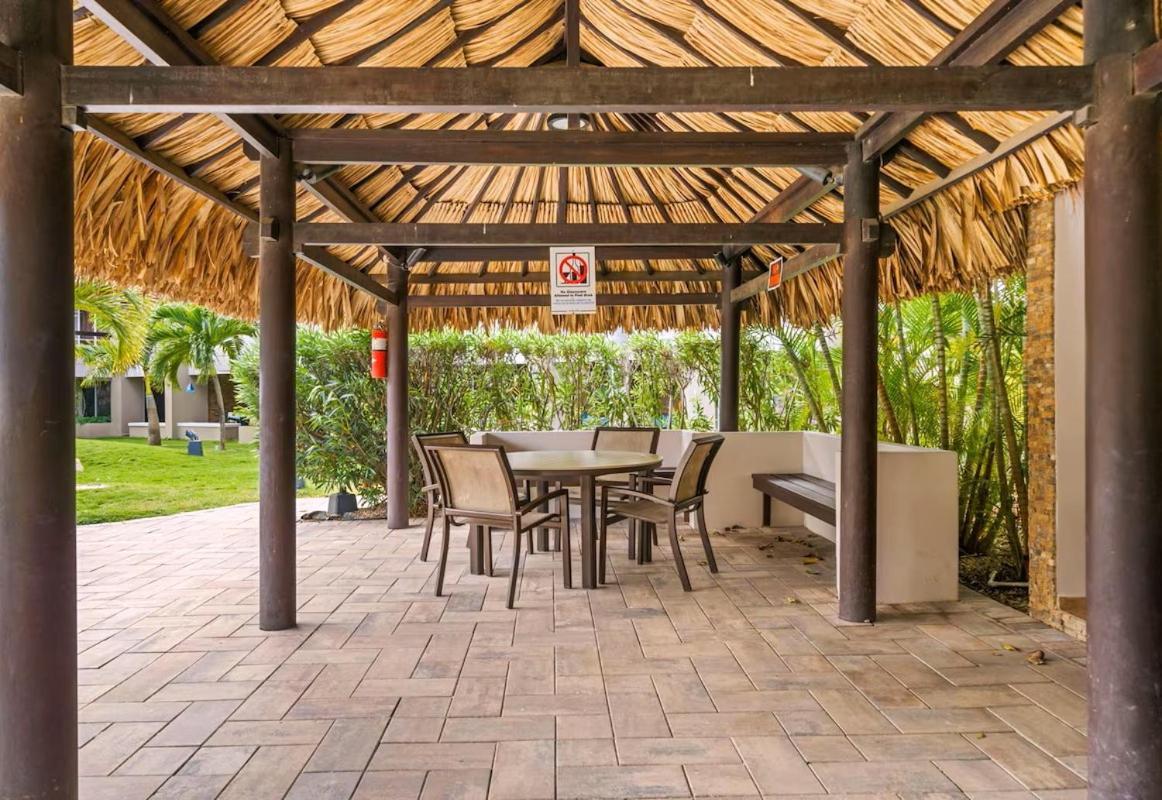 Eagle Beach Luxury House, Walking Distance To The Beach Palm Beach Exterior photo